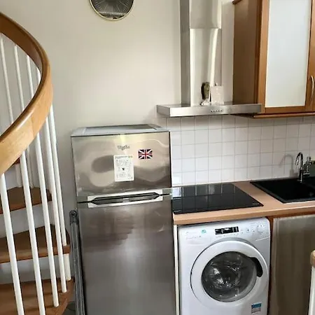 בית נופש Cosy Maisonette ורסאי