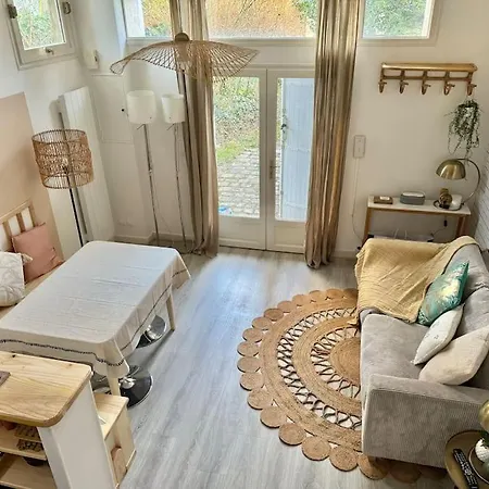 בית נופש Cosy Maisonette ורסאי